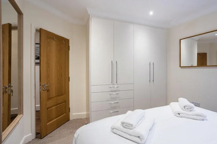 Flat Sheen Road in Greater London