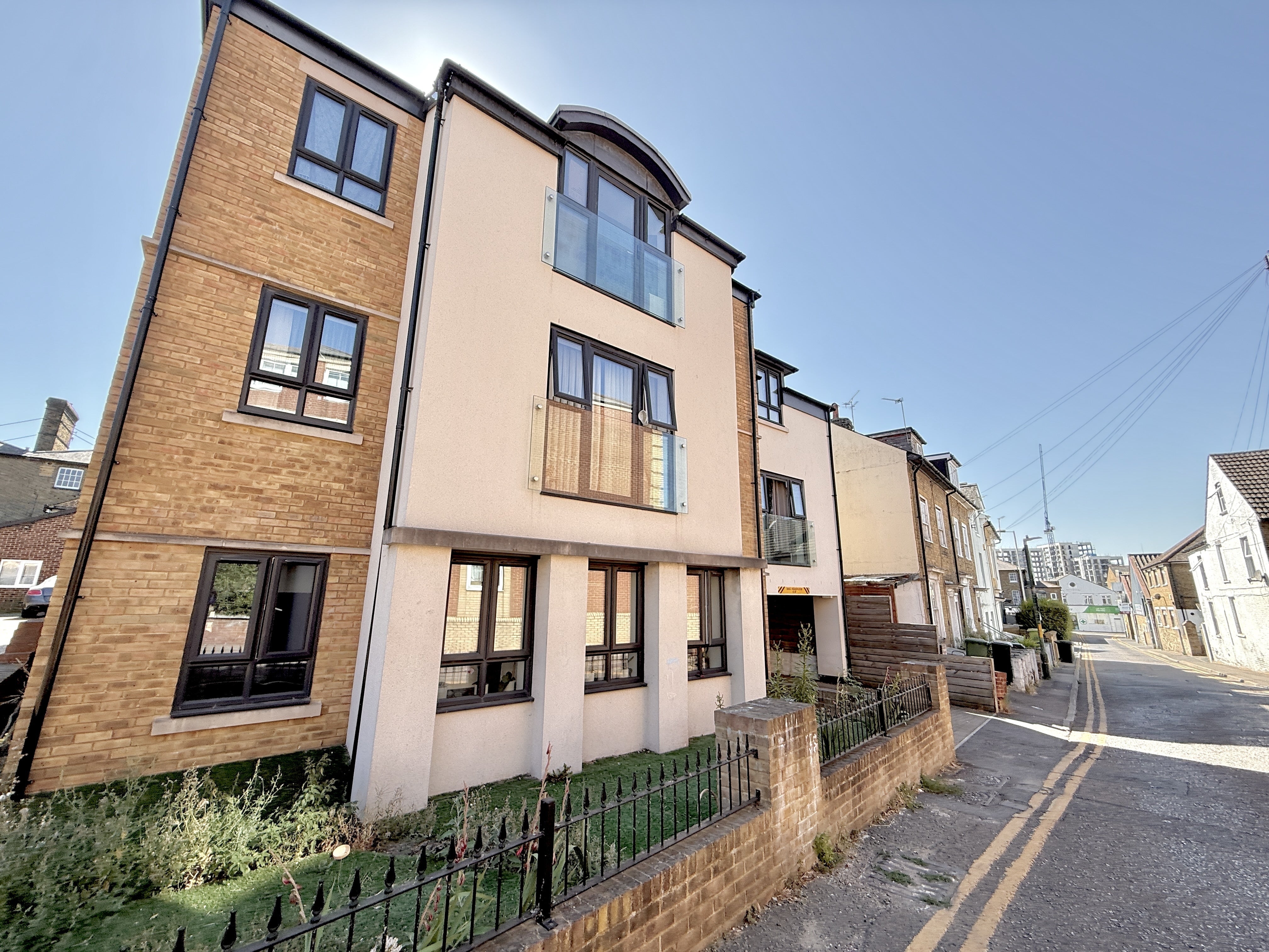 Flat Queen Anne Road in Maidstone