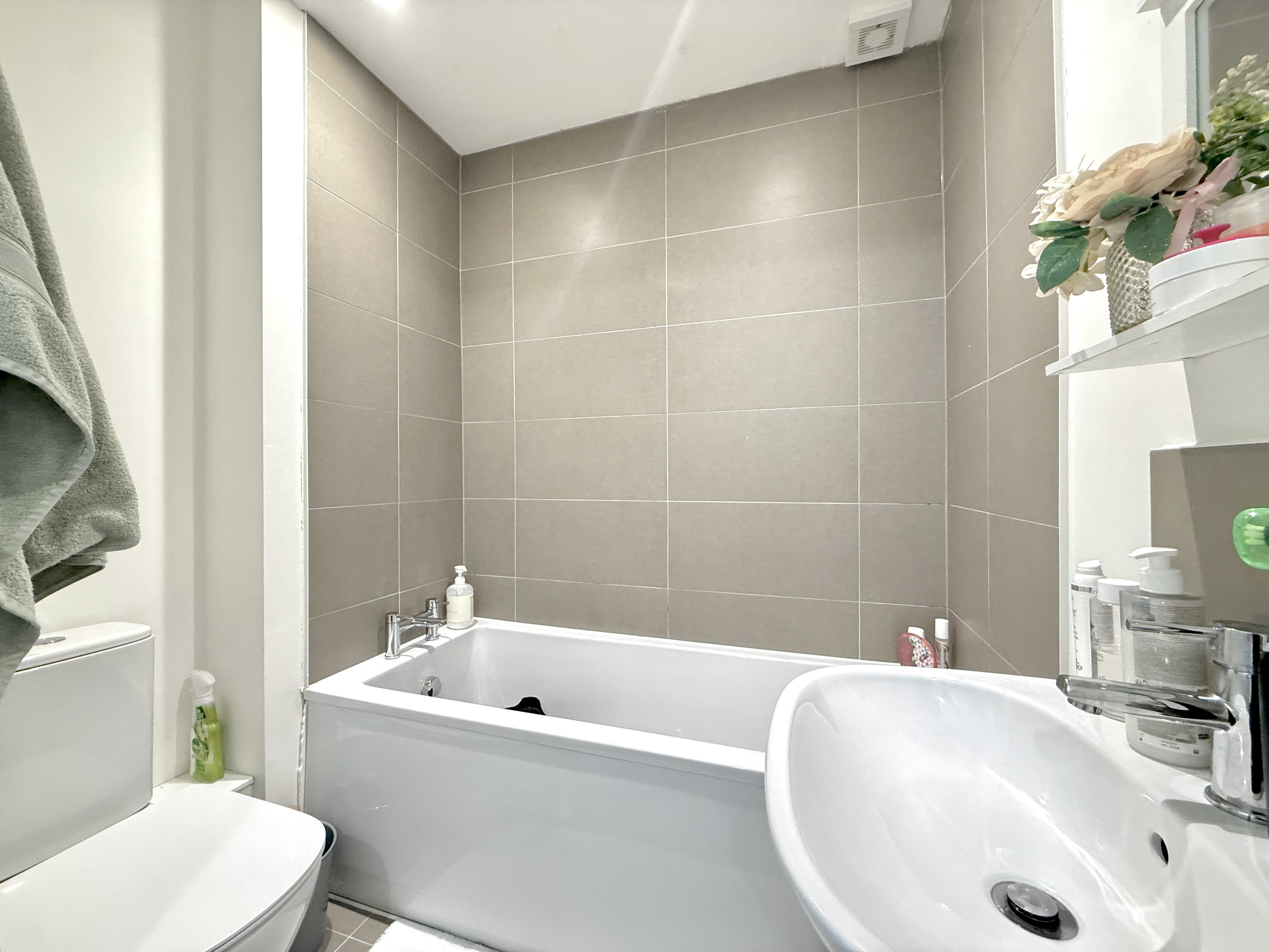 Flat Queen Anne Road in Maidstone