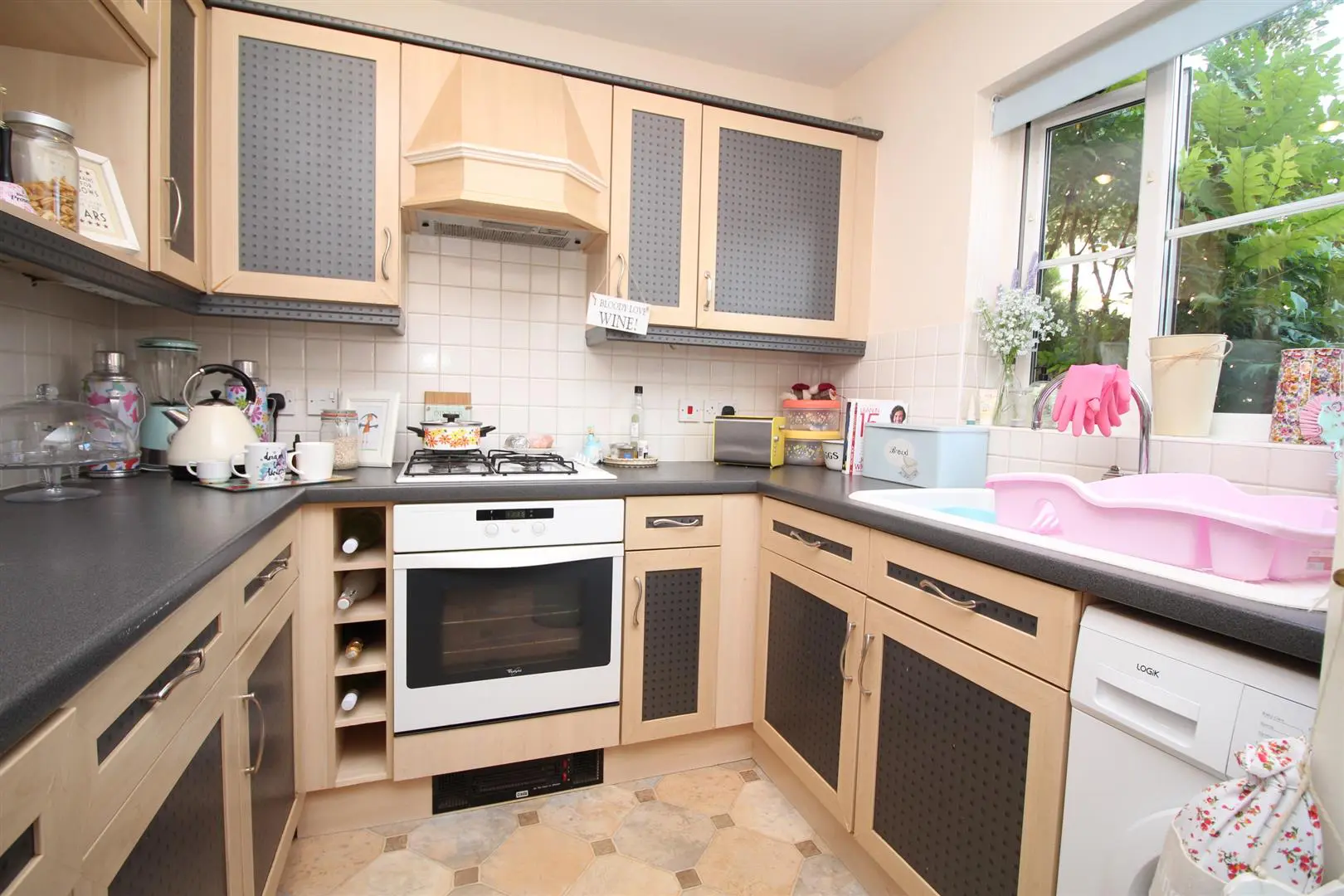 House Hereford Close in Ashford