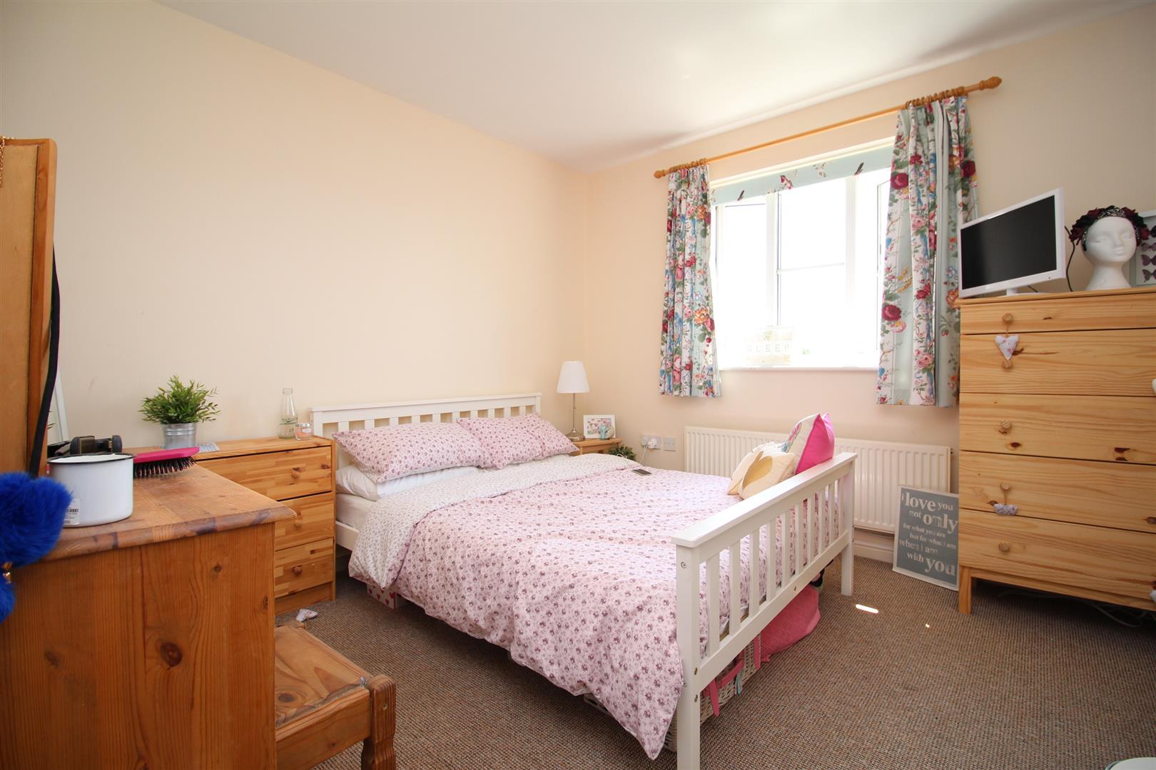 House Hereford Close in Ashford