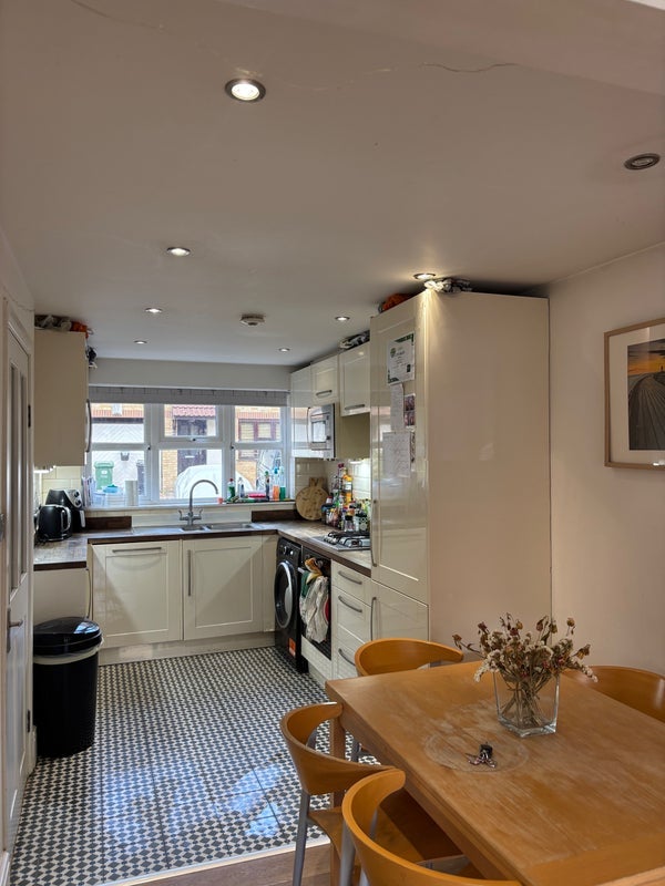Room Adelina Mews in Greater London