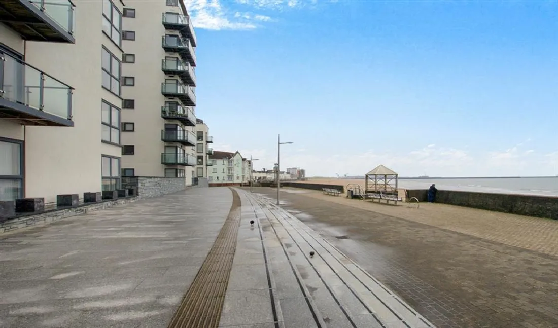 Flat Trawler Road in Swansea
