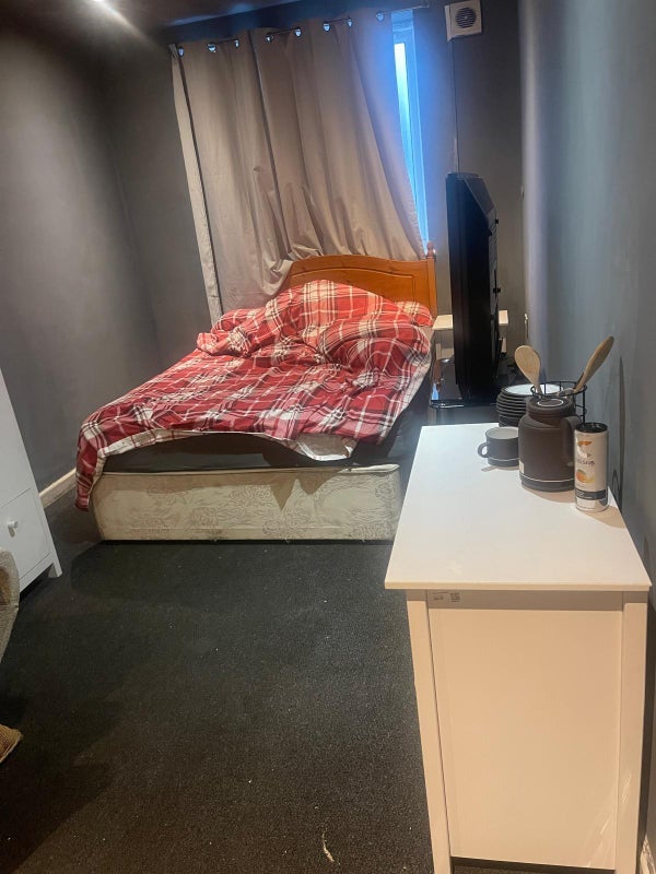 Room Grimshaw Street in Preston