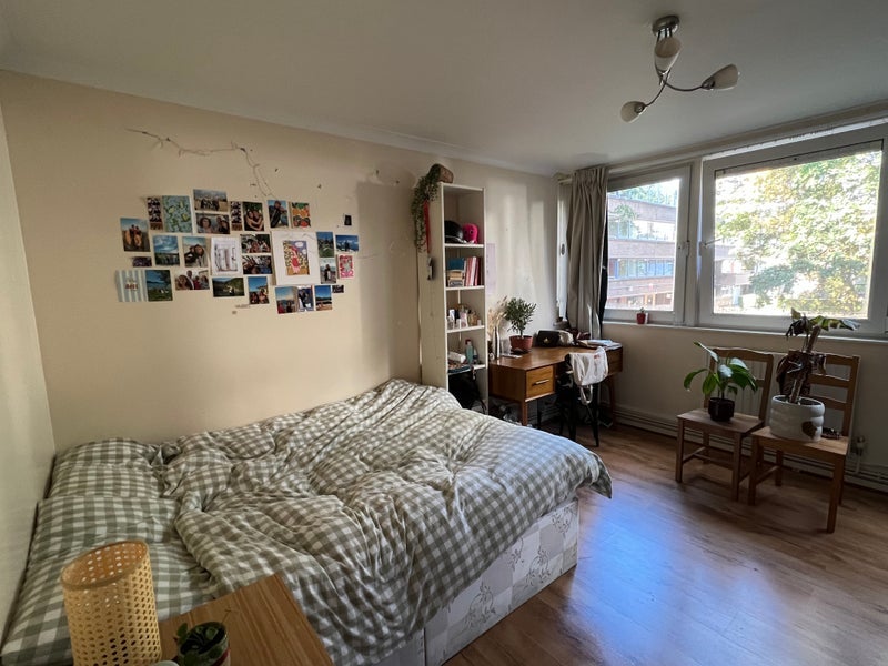 Room Mackenzie Road in Greater London