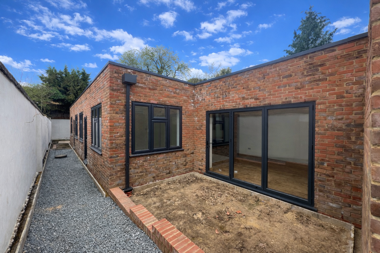 Flat Ashburton Road in Greater London