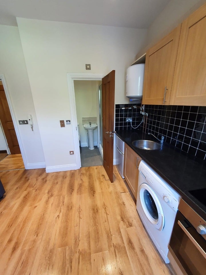 Flat Brownhill Road in Greater London