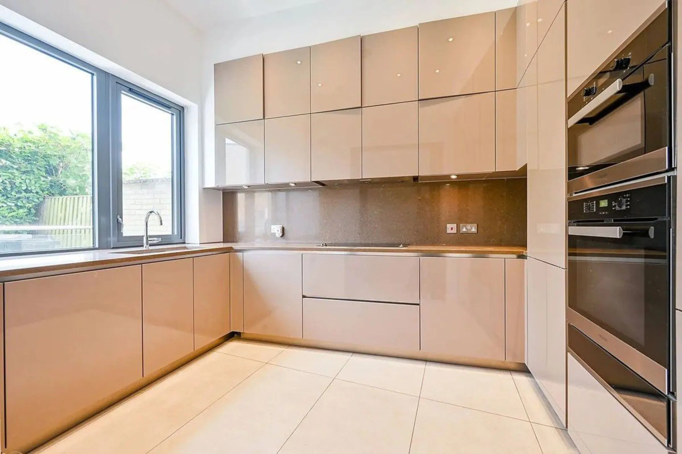 House Gunnersbury Mews in Greater London