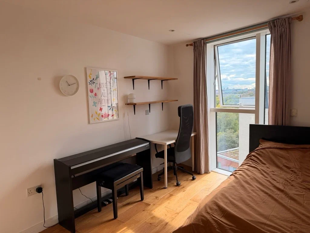 Room Riverside Gardens in Greater London