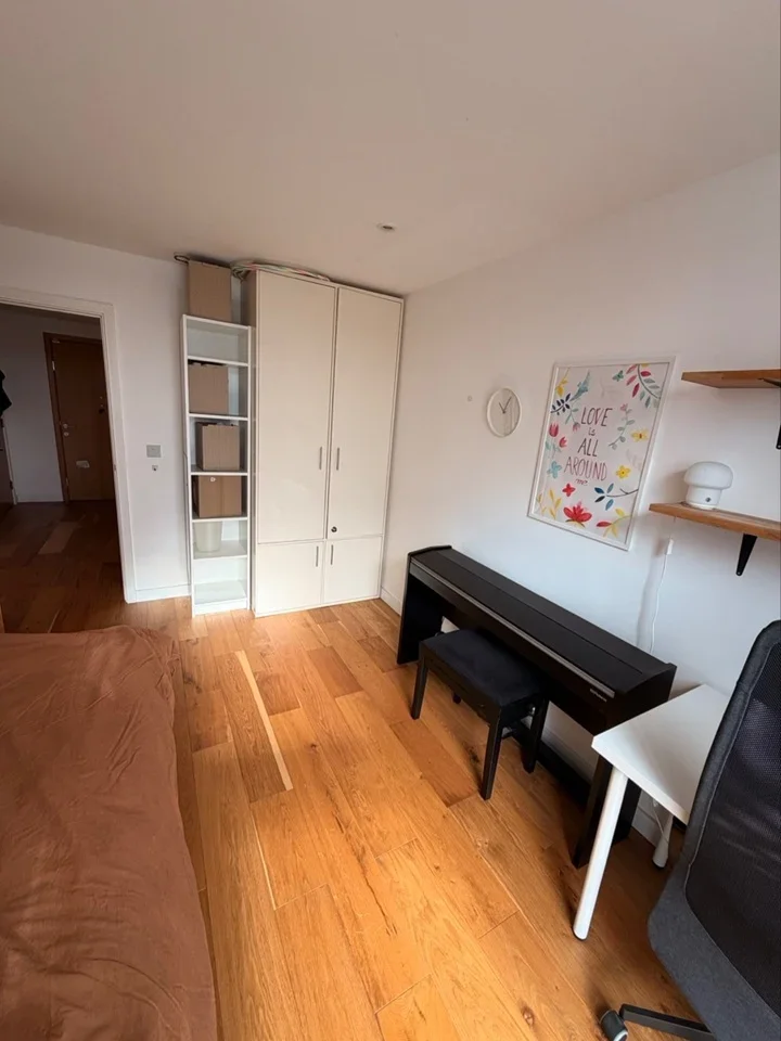 Room Riverside Gardens in Greater London