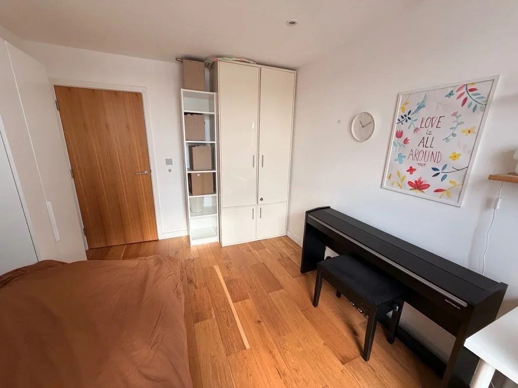 Room Riverside Gardens in Greater London