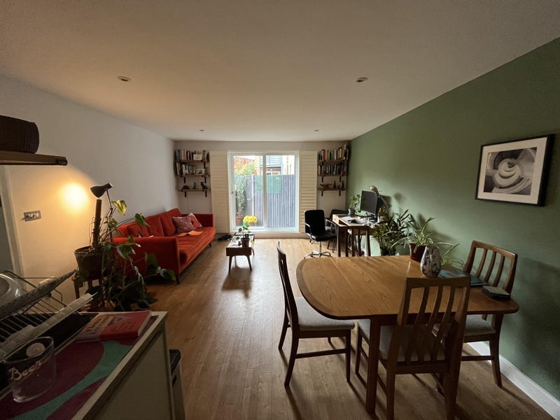 Flat Hereford Road in Greater London