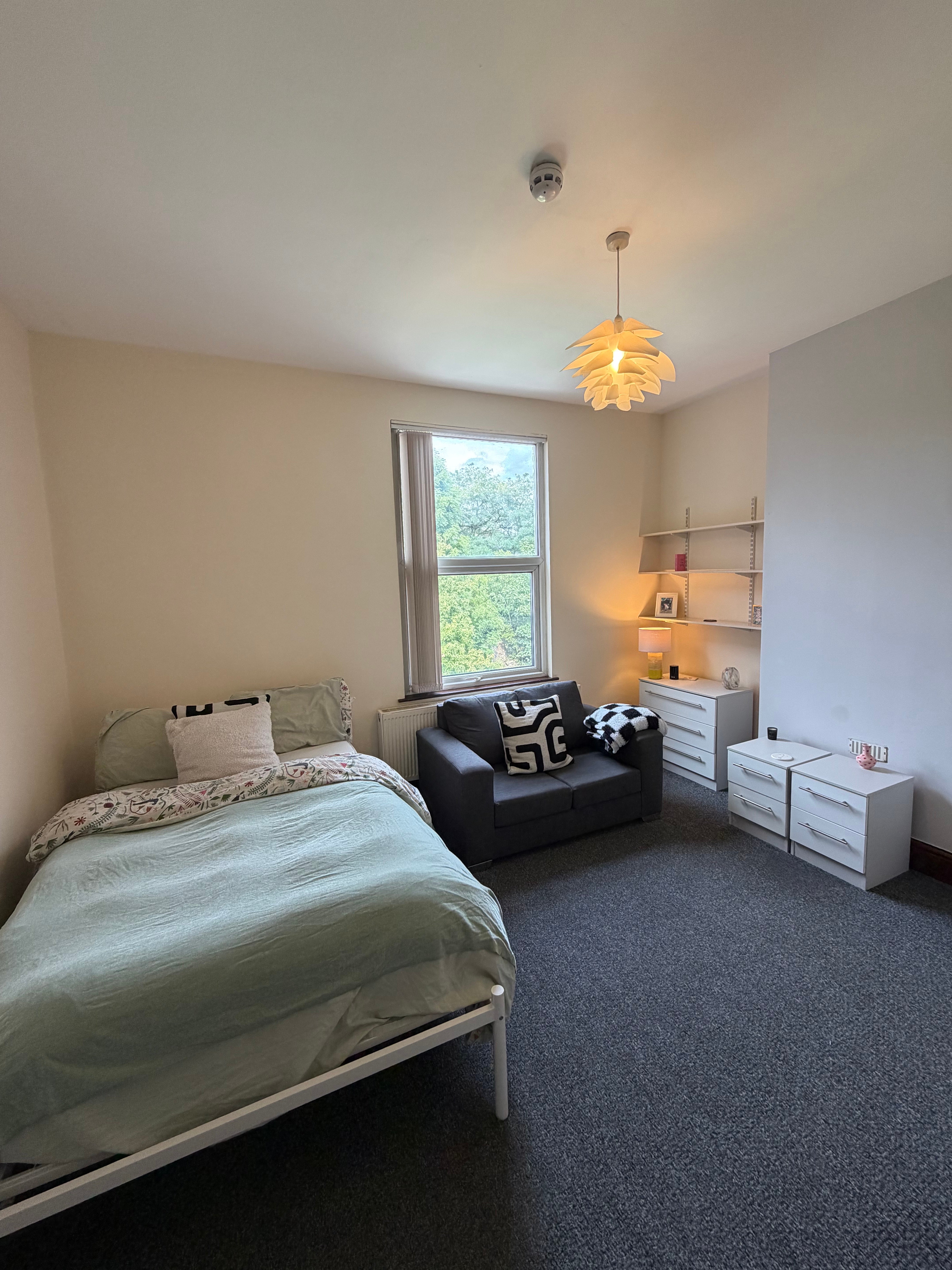 Room Richmond Grove in Manchester