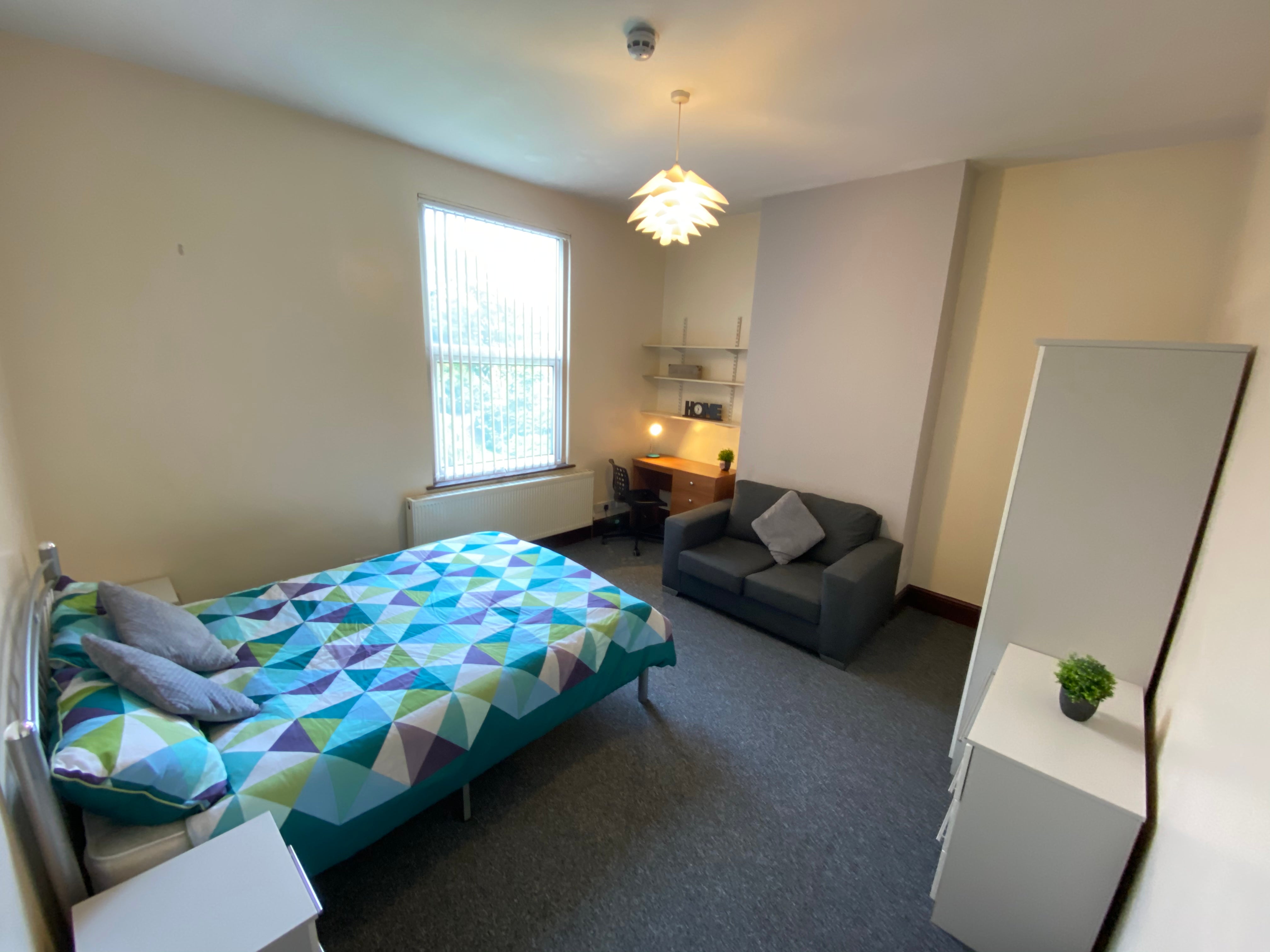 Room Richmond Grove in Manchester