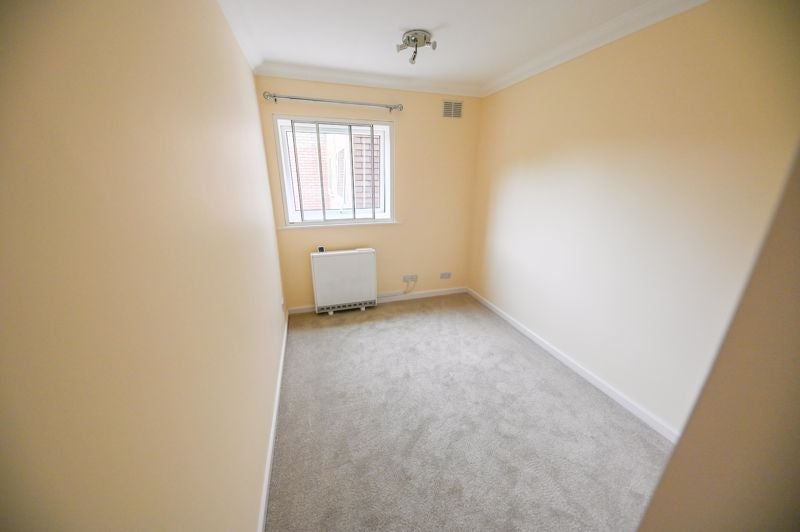 Flat Warfield Avenue in Waterlooville