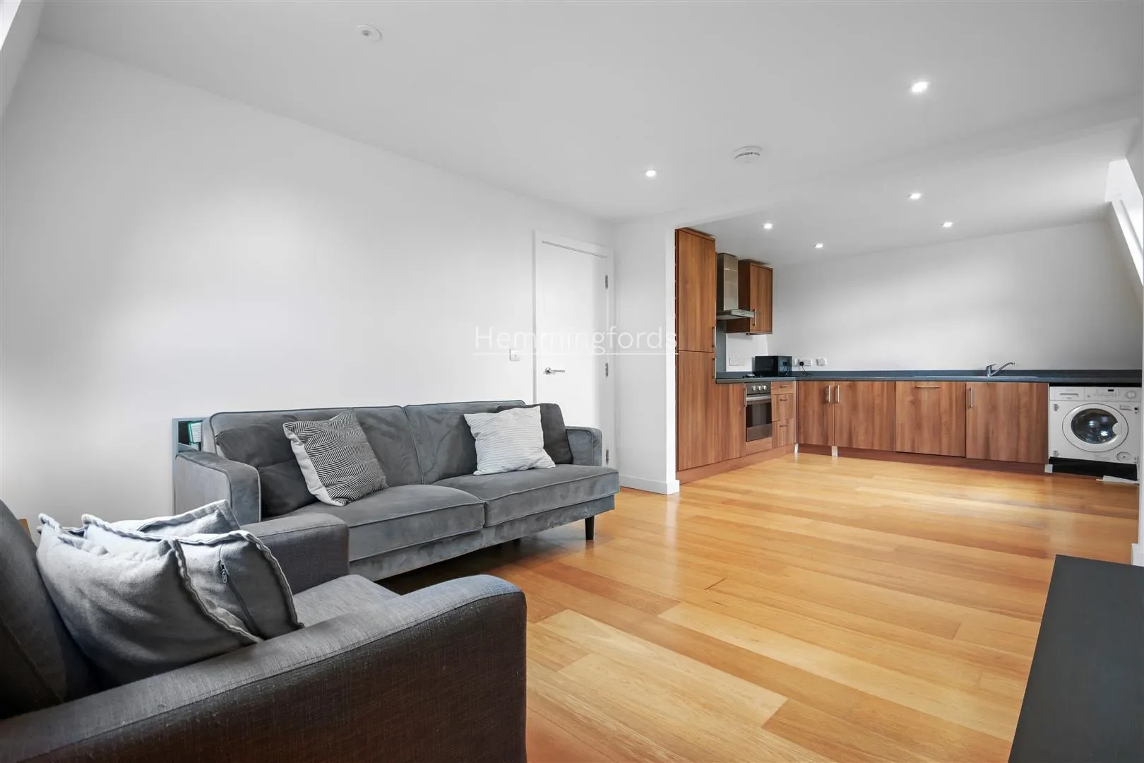 Flat Belgrave Street in Greater London