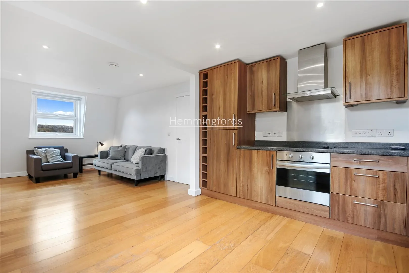 Flat Belgrave Street in Greater London