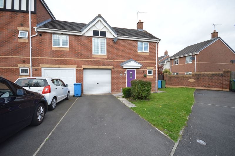 House Harebell Close in Widnes