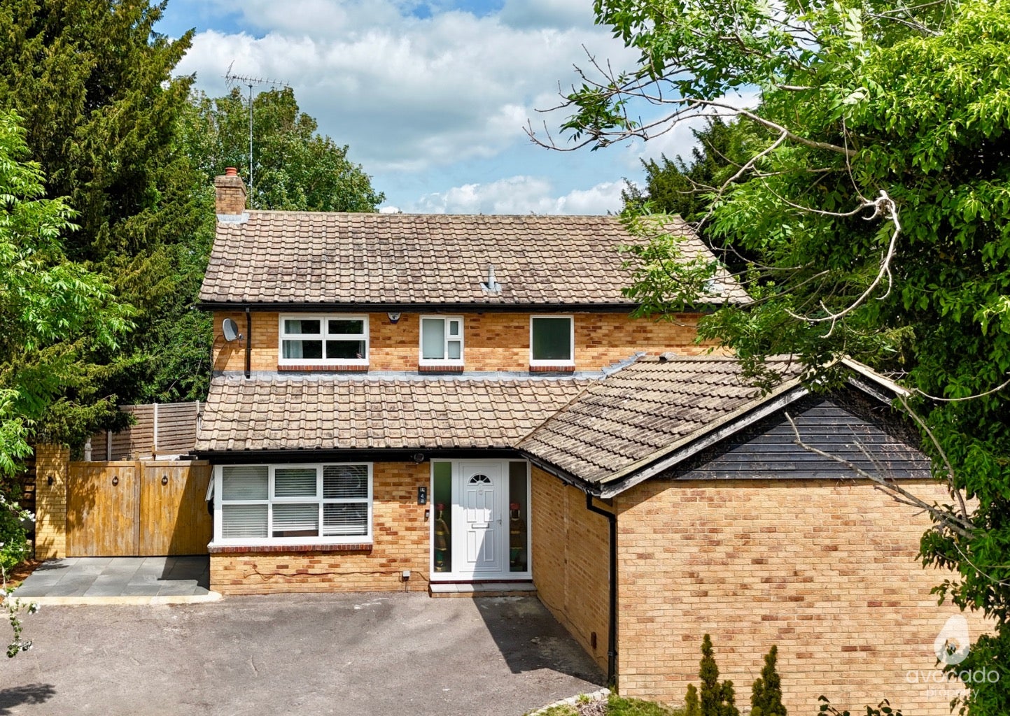 House The Holt in Purley on Thames