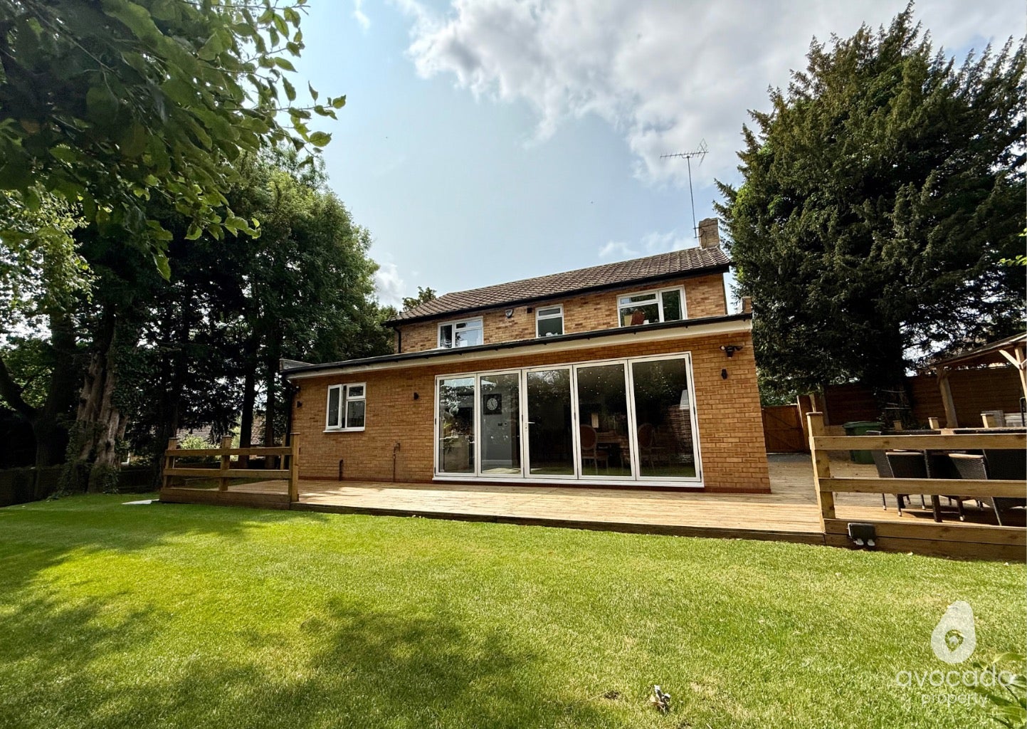 House The Holt in Purley on Thames