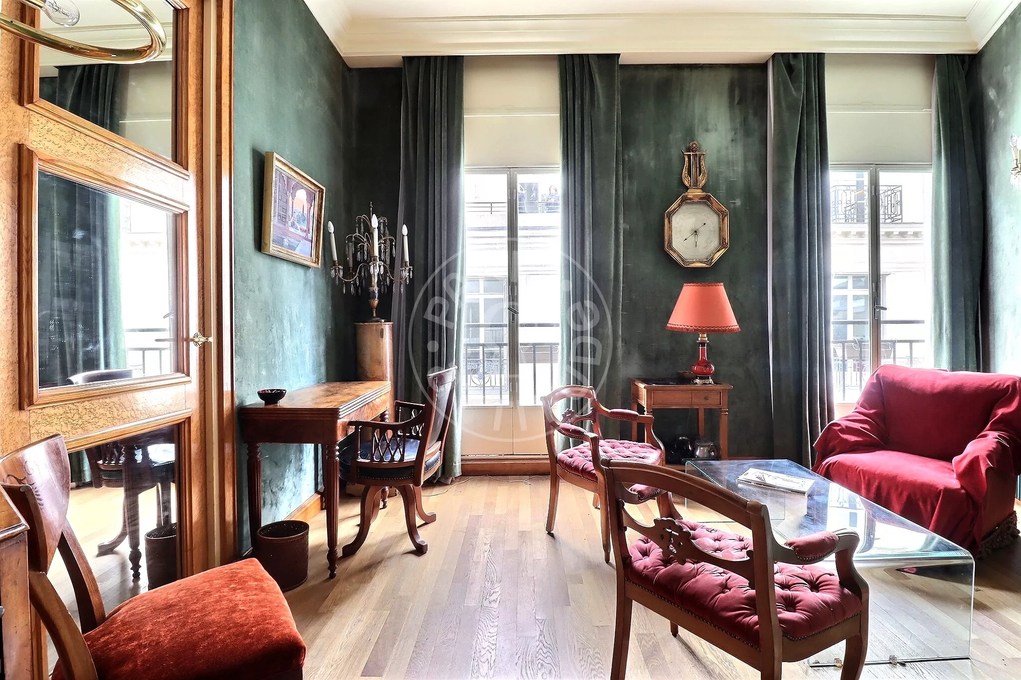 Flat Avenue Matignon in Paris