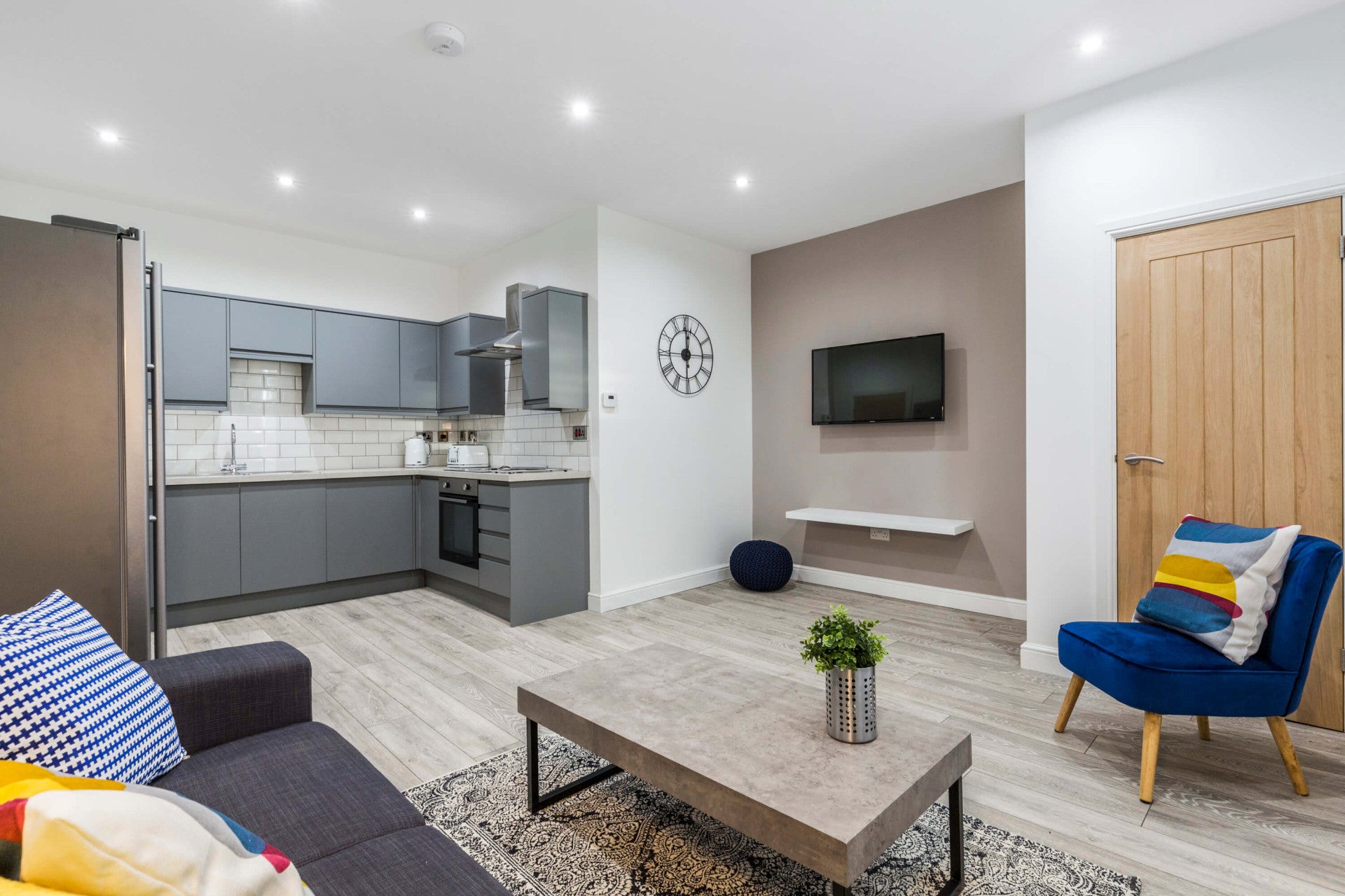 Room Woodsley Road in Leeds