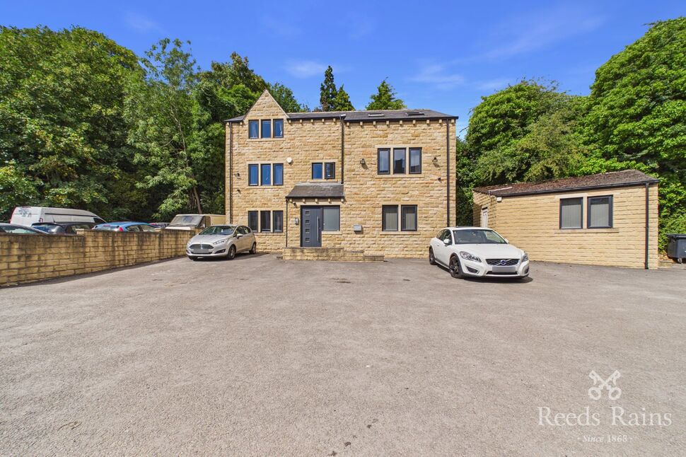 Flat Manchester Road in Kirklees
