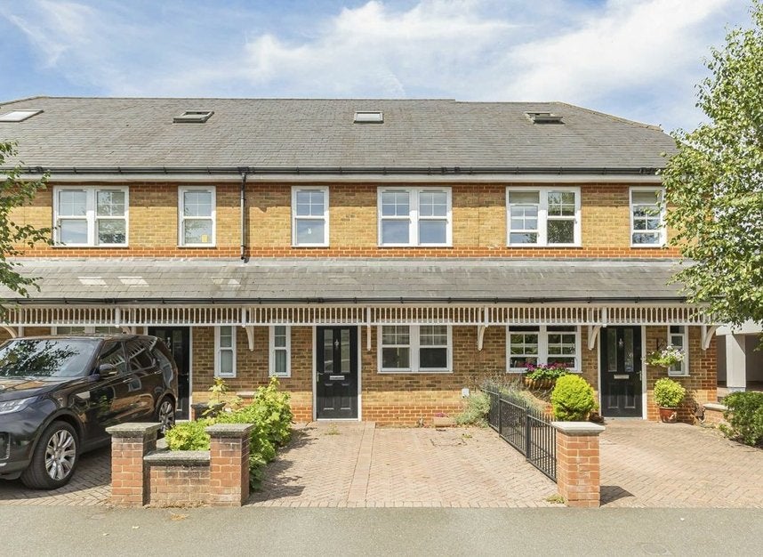 House Sunbury Court Road in Borough of Spelthorne