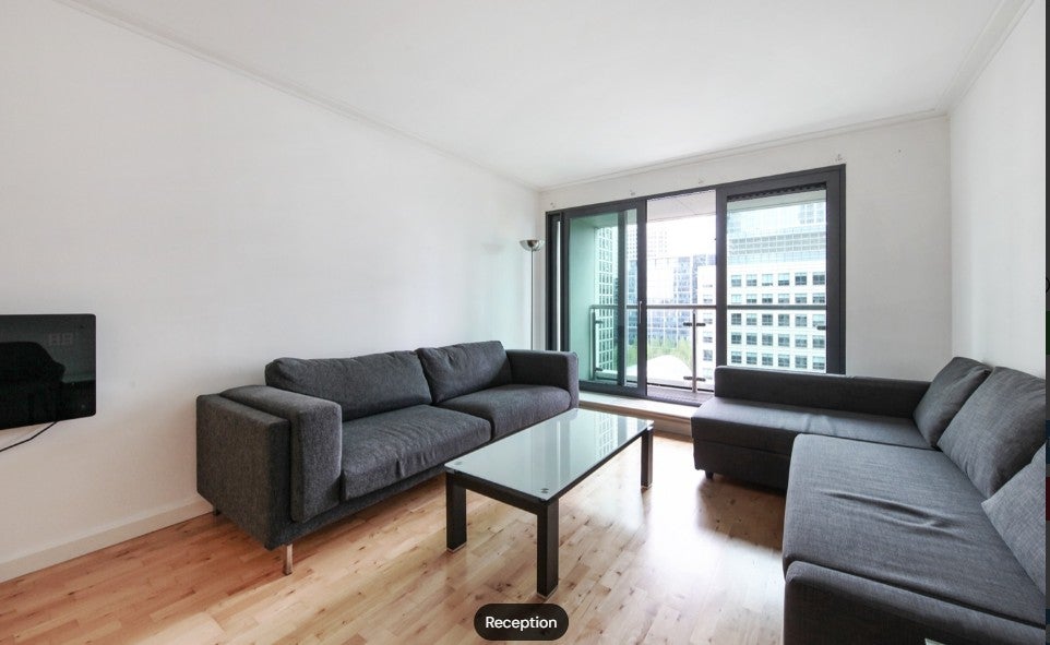 Flat South Quay Square in Greater London