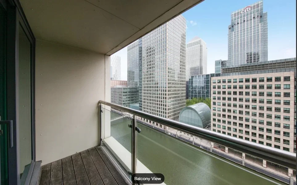 Flat South Quay Square in Greater London
