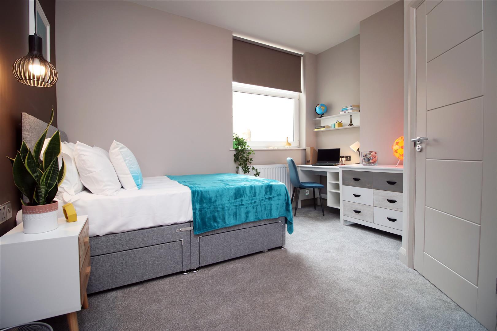 Flat Queen Anne Square in Cardiff