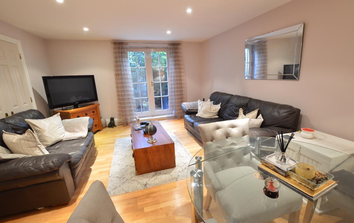 Flat Royal Drive in Greater London