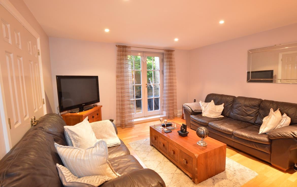Flat Royal Drive in Greater London