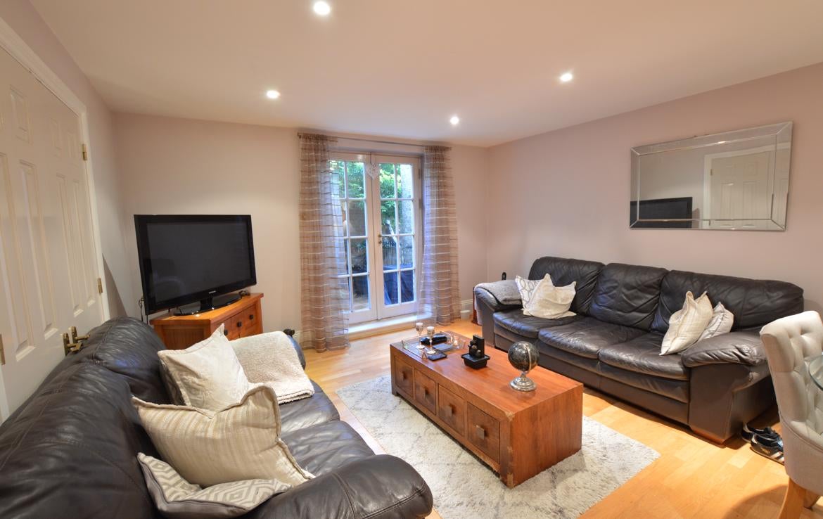 Flat Royal Drive in Greater London