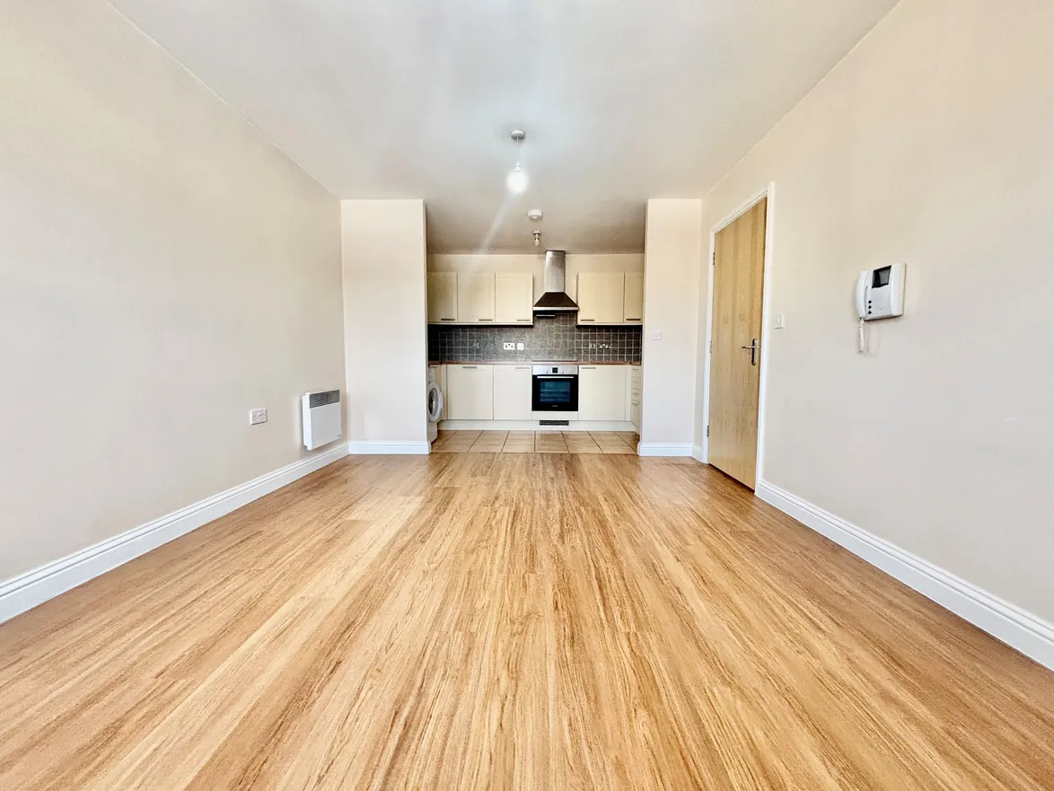 Flat Orchard Street in Rainham