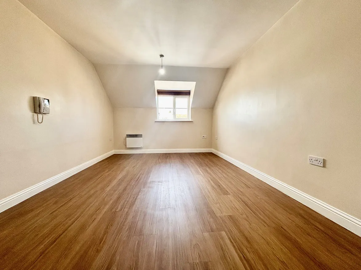 Flat Orchard Street in Rainham
