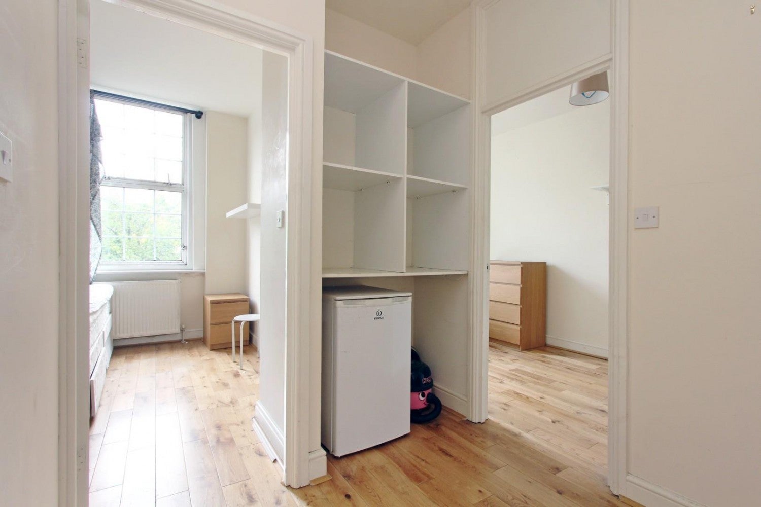 Flat Manor Mount in Greater London