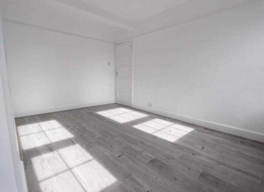 Flat Onslow Road in London