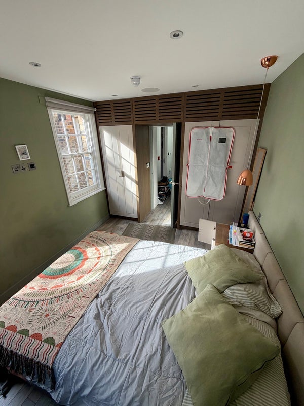 Room Holywell Row in Greater London