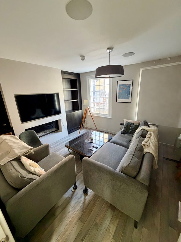 Room Holywell Row in Greater London