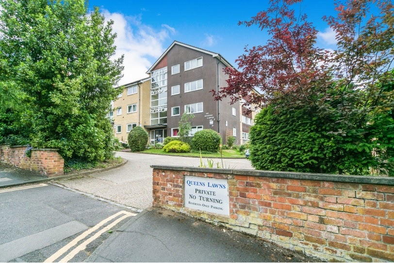 Flat Alexandra Road in Reading