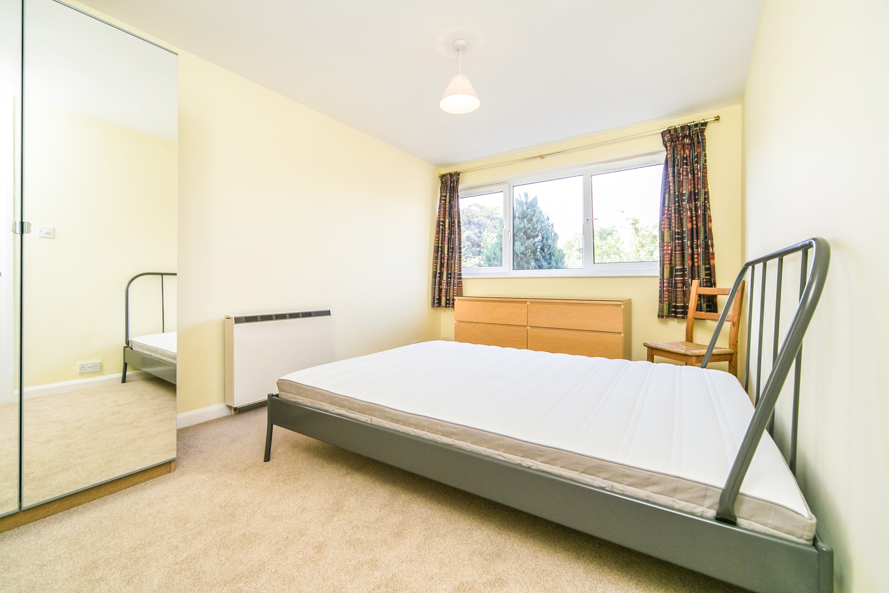 Flat Alexandra Road in Reading
