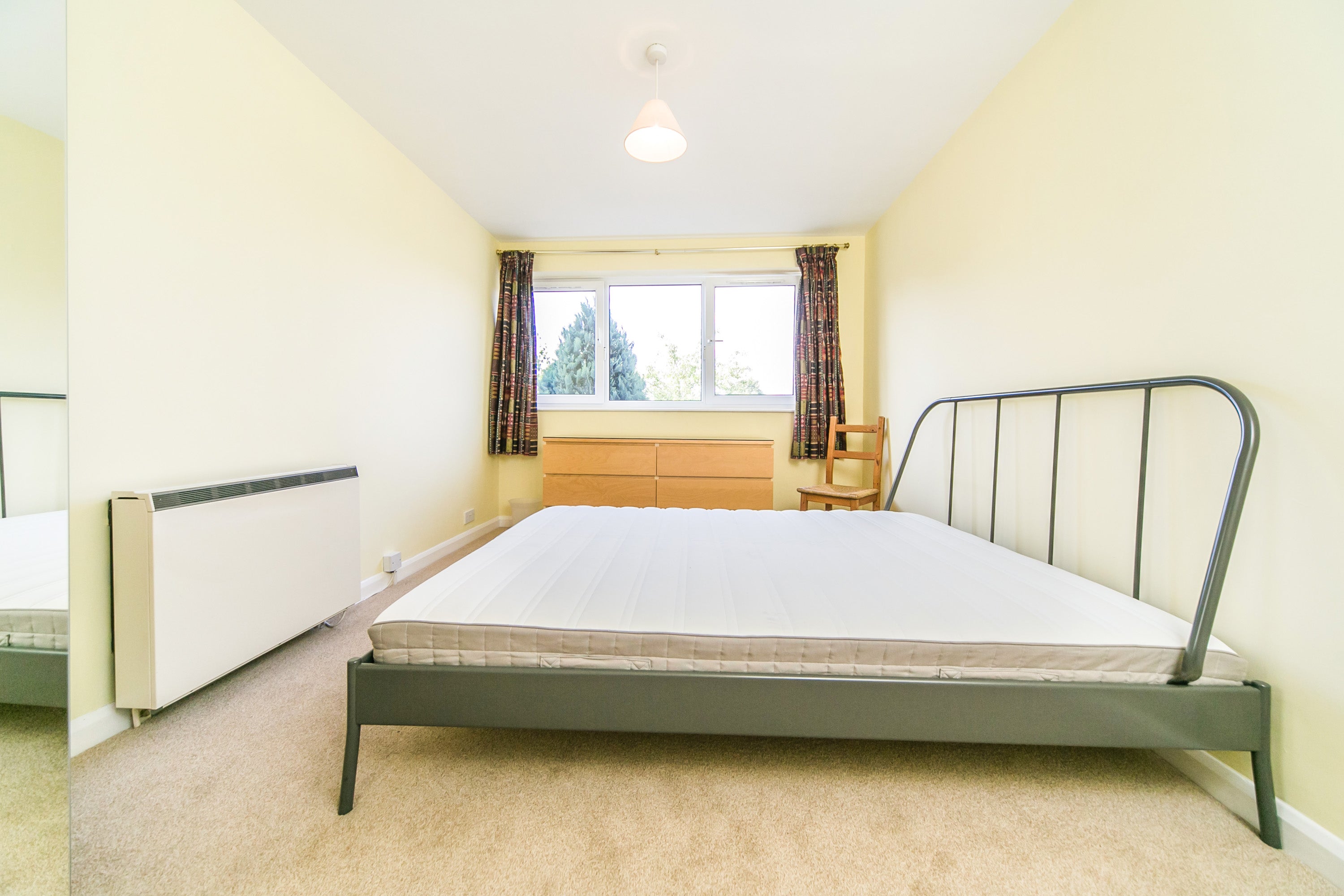 Flat Alexandra Road in Reading