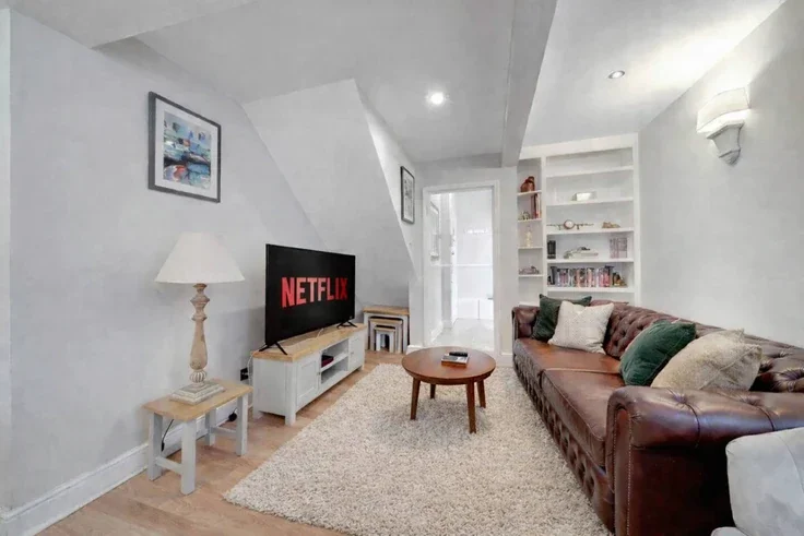 Flat Perham Road in Greater London