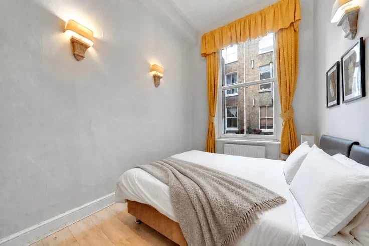 Flat Perham Road in Greater London