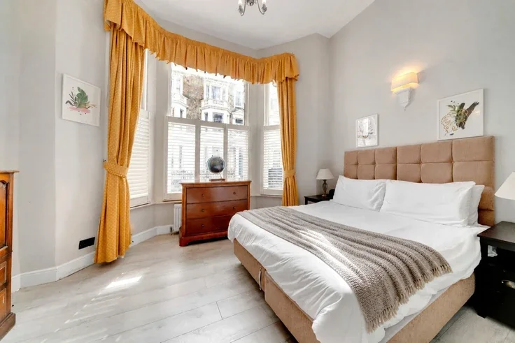 Flat Perham Road in Greater London