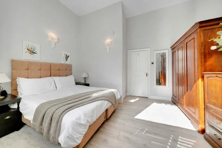 Flat Perham Road in Greater London