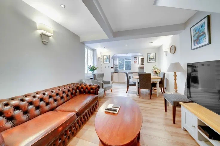 Flat Perham Road in Greater London