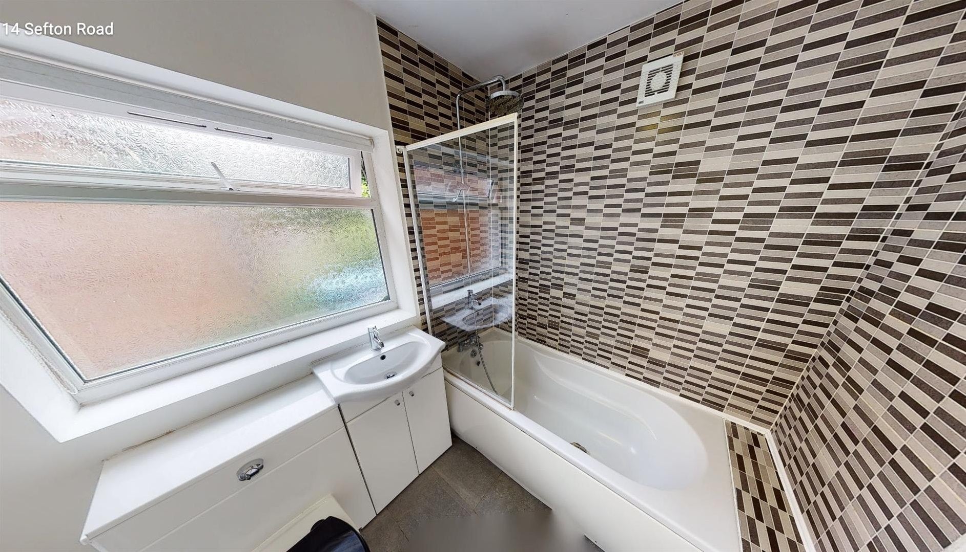 Room Sefton Road in Birmingham