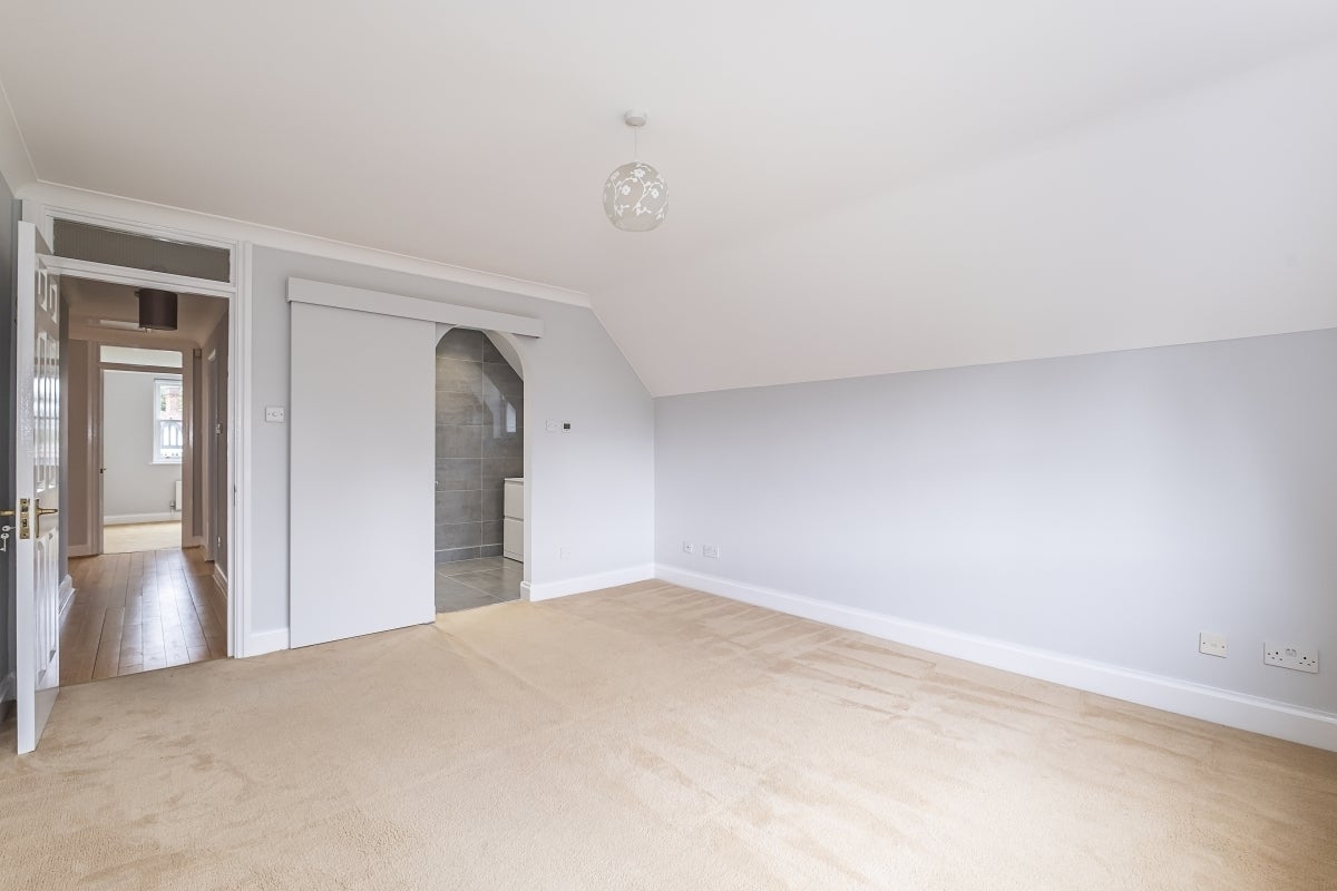 Flat Arthur Road in Greater London